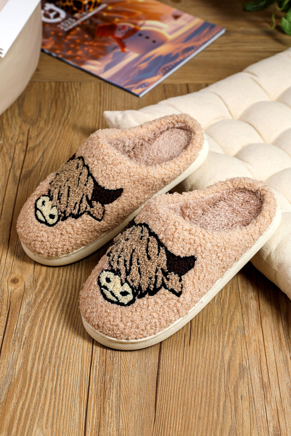 Parchment Cartoon Animal Printed Plush Slippers