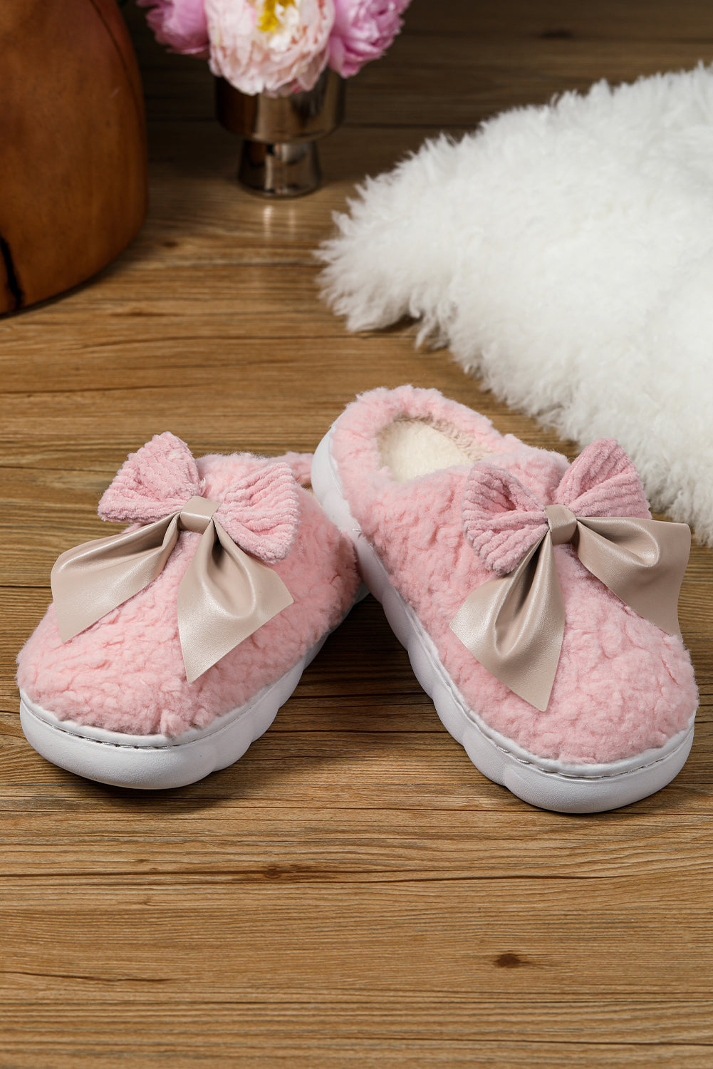 White Contrast Bowknot Applique Plush Winter Slippers