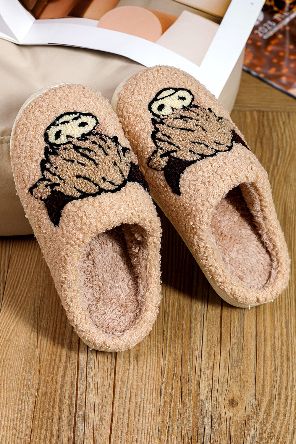 Parchment Cartoon Animal Printed Plush Slippers