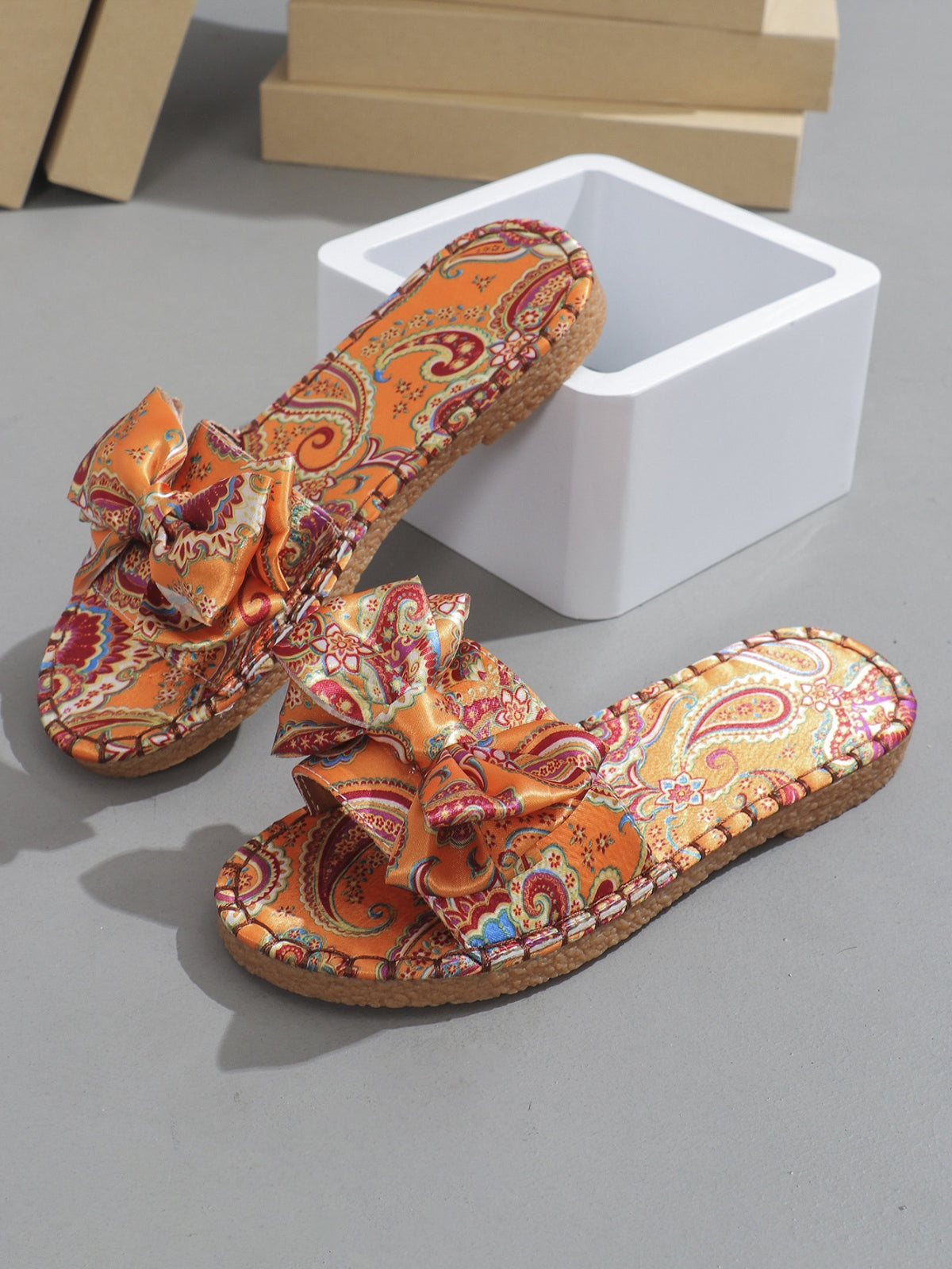 Bow Printed Open Toe Flat Sandals